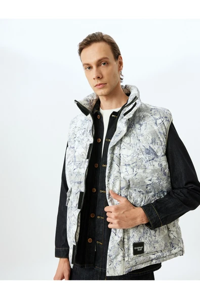 Fermuarlı Slim Fit Etiket Detaylı Dik Yaka Şişme Yelek ürün görseli 1