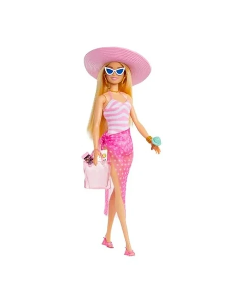 Barbie Mayosu ve plaj temalı aksesuarları olan sarışın bebek, Pembe ve beyaz mayosu, şapkası, el çantası ve plaj temalı aksesuarları olan sarışın Barbie bebek, HPL73 ürün görseli 1