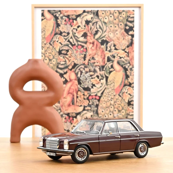 Norev 183778 1/18 Mercedes-Benz 200 1968 Dark Red Brown ürün görseli 1