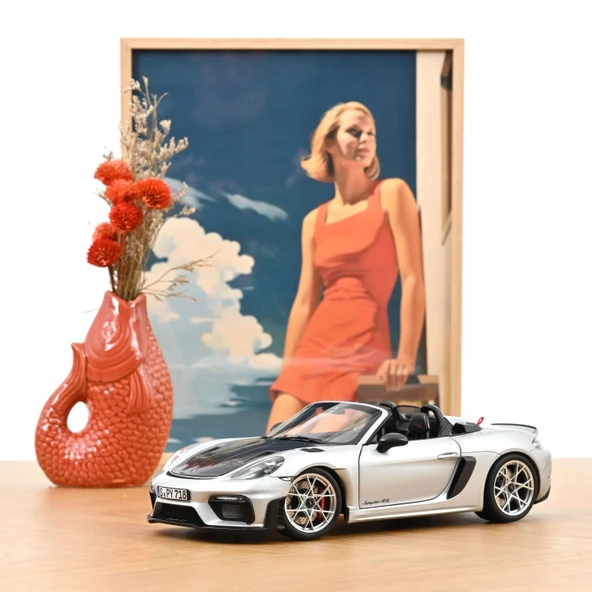 Norev 187270 1/18 Porsche 718 Spyder RS w/ Weissach Pack 2023 GT-Silvermetallic ürün görseli 1