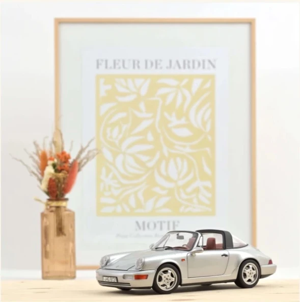 Norev 187342 1/18 Porsche 911 Carrera 4 Targa 1991 Polar Silver Metallic ürün görseli 1