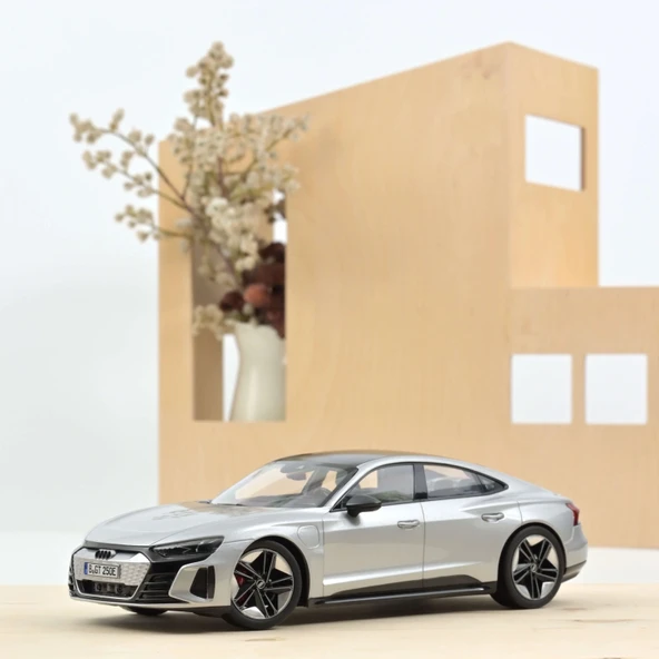 Norev 188381 1/18 Audi RS e-tron GT 2021 Silver ürün görseli 1