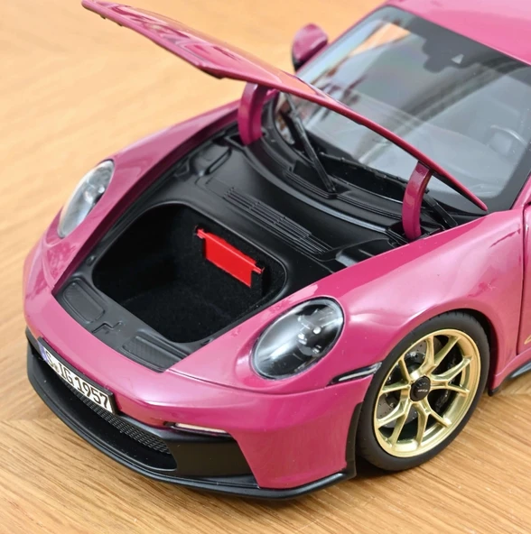 PTTAVM: Norev 187381 1/18 Porsche 911 GT3 (992) 2021 Ruby Star Neo