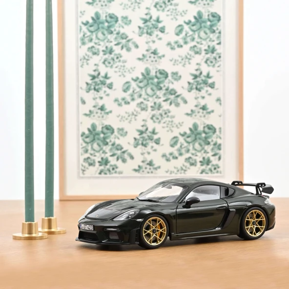 Norev 187250 1/18 Porsche Cayman GT4 RS w/Weissach Pack 2023 Brewster Green ürün görseli 1