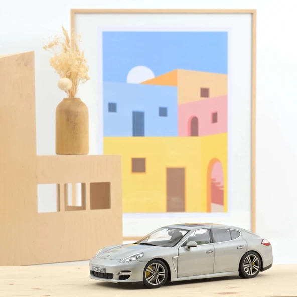 Norev 187609 1/18 Porsche Panamera Turbo 2009 Silver ürün görseli 1