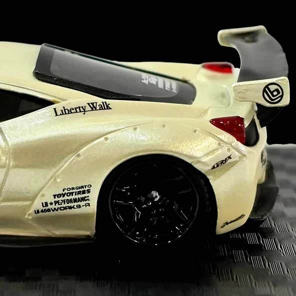M. C. E. 1/64 Ferrari 458 Italia - Resim 10