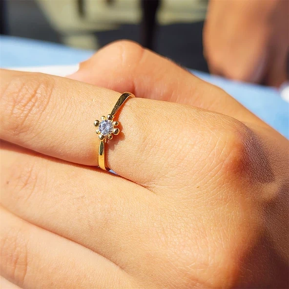 Gümüş Yüzük - 0.25 Karat Pırlanta Signity Swarovski Güverseli 925 Ayar Gümüş Tek Taş Yüzük ürün görseli 1