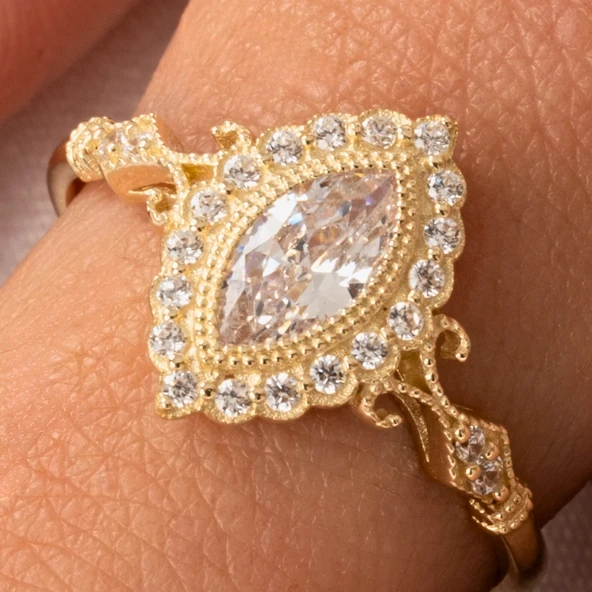 Carla 1.10 CT Mekik Pırlanta Montörü(Mekik Swaroski)Taşlı Evlilik Teklifi Kadın 925 Ayar Gümüş Yüzük ürün görseli 1