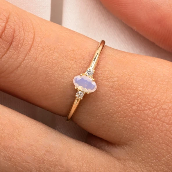 Gümüş Yüzük - 0.70 Karat Pembe Kuvars 0.10 Swarovski Tria 925 Ayar Gümüş Evlilik Teklifi Yüzüğü ürün görseli 1