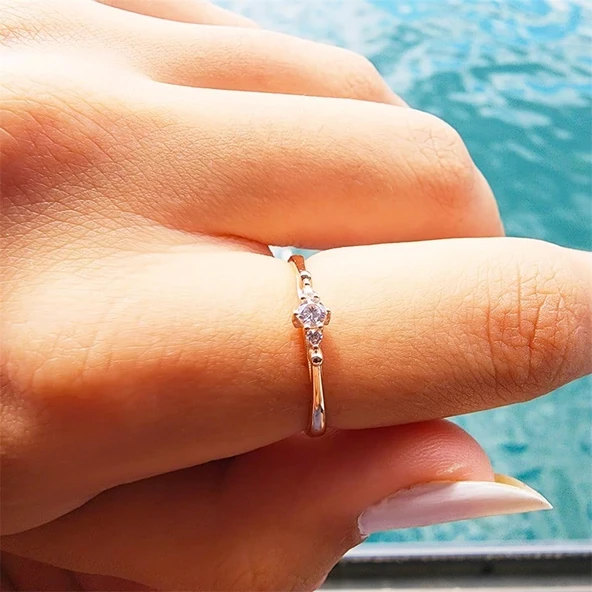 Gümüş Yüzük - 0.30 Karat Tria Pırlanta Montörü Swarovski Taşlı 925 Ayar Gümüş Evlilik Teklifi Yüzüğü ürün görseli 1