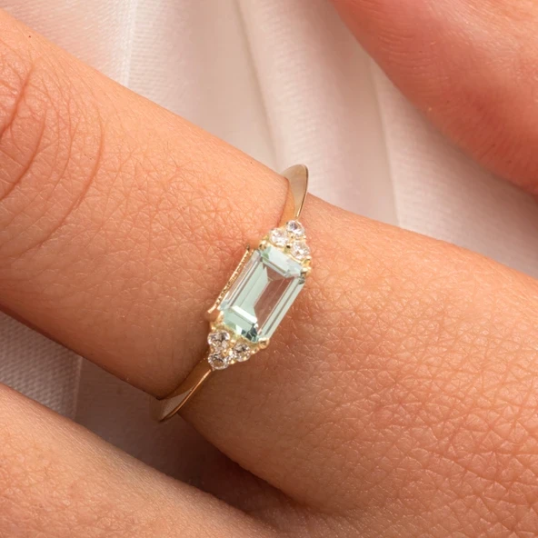 Gümüş Yüzük - Green Topaz Taşlı Zümrüt Kesim Modern Tasarım 925 Ayar Gümüş Yüzük ürün görseli 1