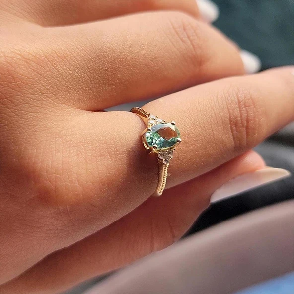 Tria Altın Yüzük - 14 Ayar Altın 1.05 Karat Tria Oval Topaz Taşlı Evlilik Teklifi Yüzüğü ürün görseli 1