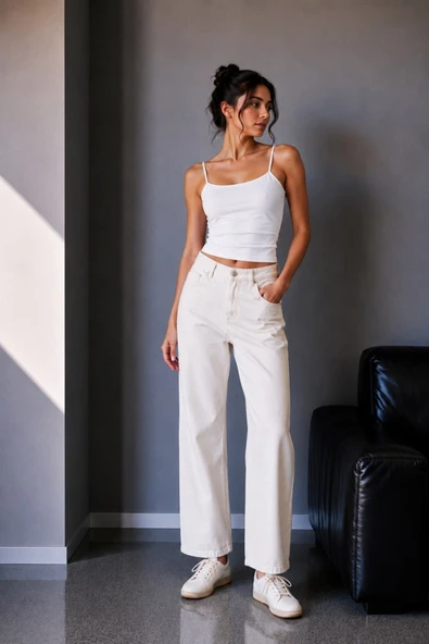 1007 Kadın Pamuklu Slim Fit İnce Askılı Yumuşak Dokulu Basic Atlet Body Beyaz ürün görseli 1