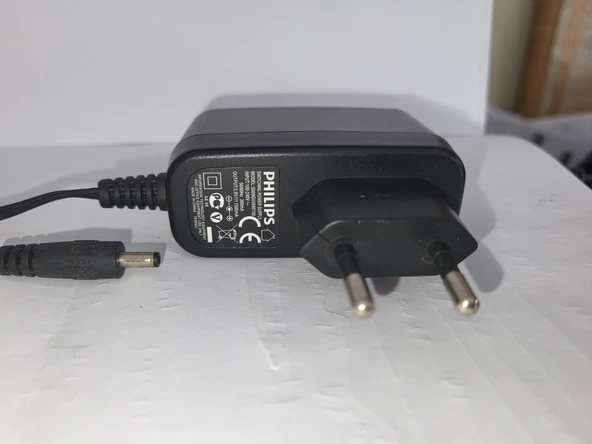 Philips s009gv0590150 5.9v 1500ma güç  adaptörü  2el sorunsuz ürün görseli 1