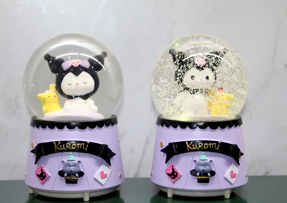 Kuromi İçi Dönmeli Püskürtmeli Işıklı Müzikli Kar Küresi Büyük Boy - Model 2 ürün görseli 1