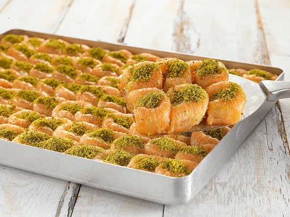 Özel Sunum Tepsisiyle Ev Yapımı cevizli Bülbül Yuvası Tatlısı, 1 Tepsi 2 ila 2.5 kg arası ürün görseli 1