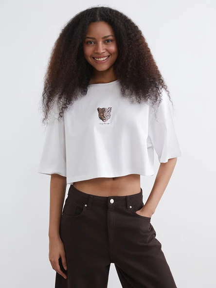 LC WAIKIKI Beyaz Bisiklet Yaka Leopar Baskılı Oversize Kadın Crop ürün görseli 1