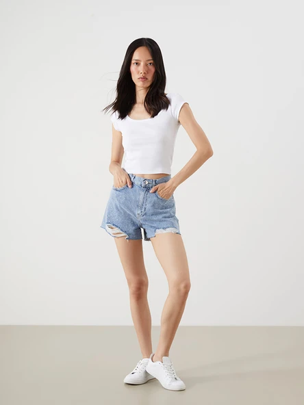 LCW Jeans İndigo Mom Fit Yırtık Detaylı Kadın Jean Şort ürün görseli 1