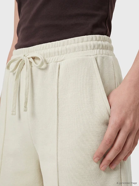 LCW Comfort Bej Beli Lastikli Soft Touch Kadın Şort - Resim 3