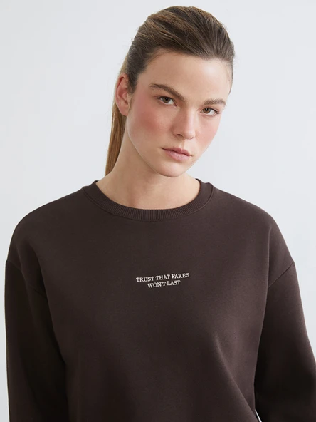 LCW Comfort Kahverengi Nakışlı Oversize Kadın Kalın Sweatshirt ürün görseli 1