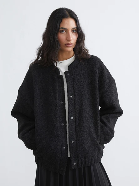 LCW Modest Siyah Kolej Yaka Oversize Kadın Pelüş Mont ürün görseli 1
