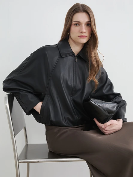 LCW Modest Siyah Gömlek Yaka Oversize Kadın Deri Görünümlü Ceket ürün görseli 1