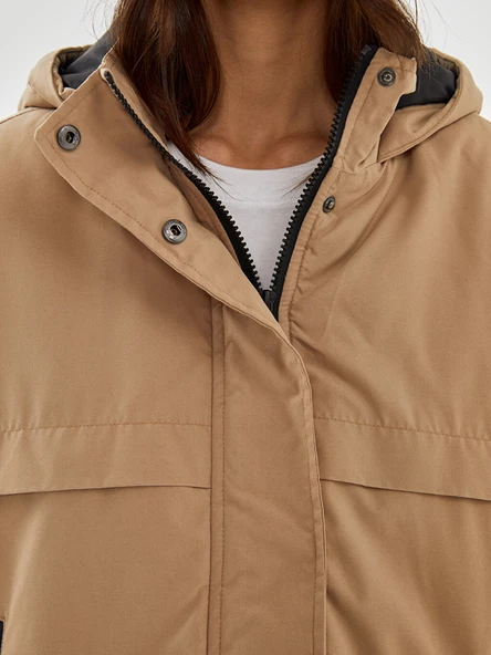 LCW Vision Bej Kapüşonlu Oversize Kadın Şişme Mont - Resim 3