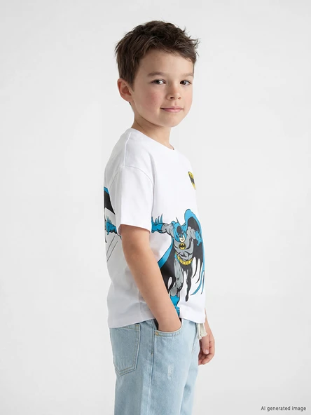 LCW Kids Beyaz Bisiklet Yaka Batman Baskılı Erkek Çocuk Tişört ürün görseli 1