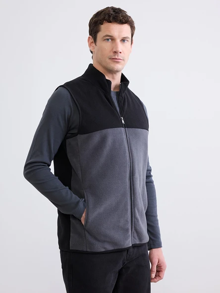 LCWAIKIKI Classic Siyah Standart Fit Dik Yaka Erkek Polar Yelek ürün görseli 1