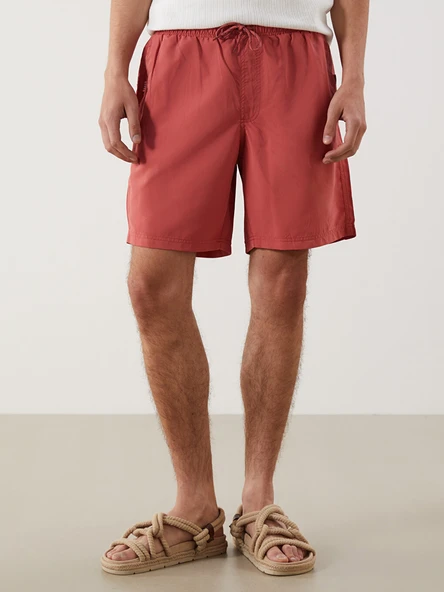 LCWAIKIKI Classic Kırmızı Kısa Boy Basic Erkek Deniz Şortu - Resim 2