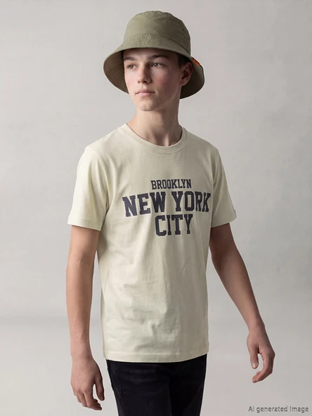 LCW Kids Bej Bisiklet Yaka New York Baskılı Erkek Çocuk Tişört ürün görseli 1