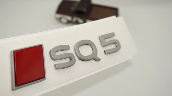 DK Tuning SQ5 2025+ Bagaj Kırmızı Gümüş Yazı Logo Arma Audi İle Uyumlu ürün görseli 1