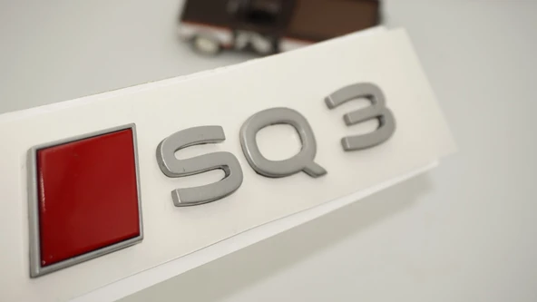 DK Tuning SQ3 2025+ Bagaj Kırmızı Gümüş Yazı Logo Arma Audi İle Uyumlu ürün görseli 1