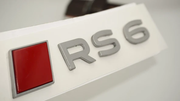 DK Tuning RS6 2025+ Bagaj Kırmızı Gümüş Yazı Logo Arma Audi İle Uyumlu ürün görseli 1