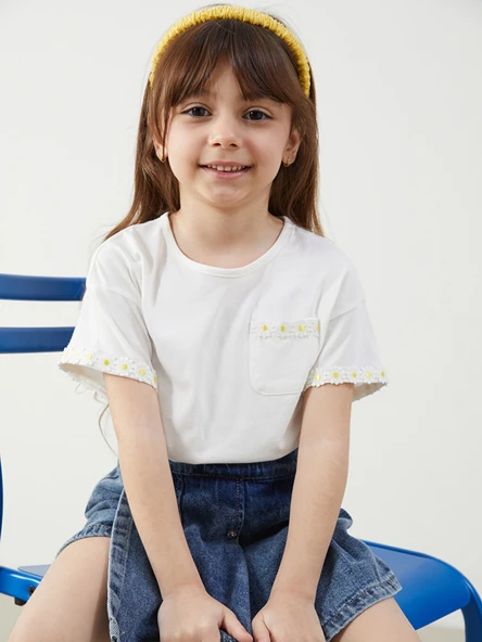 LCW Kids Beyaz Bisiklet Yaka Çiçekli Kız Çocuk Tişört ürün görseli 1