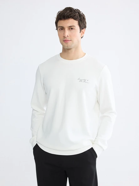 LCWAIKIKI Classic Beyaz Bisiklet Yaka Nakışlı Erkek Sweatshirt ürün görseli 1