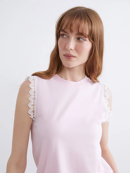 LCW Comfort Pembe Bisiklet Yaka Dantel Detaylı Bluz ürün görseli 1