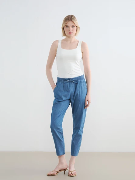 LCWAIKIKI Classic Mavi Beli Lastikli Carrot Fit Kadın Jean Pantolon ürün görseli 1
