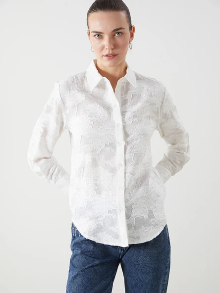 LCWAIKIKI Classic Ekru Loose Fit Desenli Kadın Gömlek ürün görseli 1