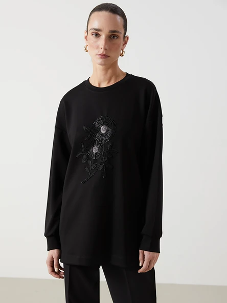 LCWAIKIKI Classic Siyah Bisiklet Yaka Boncuk İşlemeli Kadın Sweatshirt Tunik ürün görseli 1