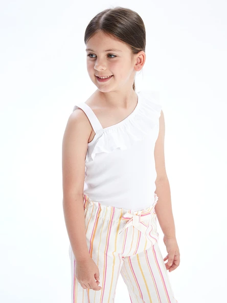 LCW Kids Beyaz Kayık Yaka Düz Volanlı Kız Çocuk Tişört ürün görseli 1
