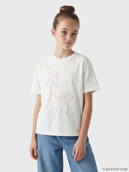 LCW Kids Beyaz Bisiklet Yaka Fiyonk Nakışlı Kız Çocuk Tişört ürün görseli 1