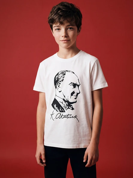 LCW Kids Beyaz Bisiklet Yaka Atatürk Baskılı Erkek Çocuk Tişört ürün görseli 1