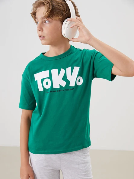 LCW Kids Yeşil Bisiklet Yaka Tokyo Baskılı Erkek Çocuk Tişört ürün görseli 1