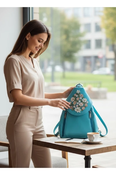 Durush Collection HAKİKİ DERİ, TASARIM EL İŞLEMESİ ÇİÇEKLİ TURKUAZ SIRT ÇANTASI ürün görseli 1