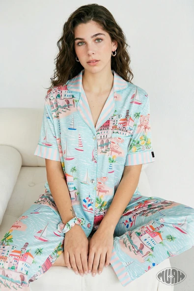 Coastal Breeze Kadın Saten Pijama Takımı Sahil Manzaralı Kısa Kollu Mavi ürün görseli 1