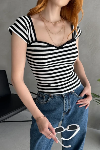 Kalp Yaka Sırtı Bağcık Detaylı Crop Bluz ürün görseli 1