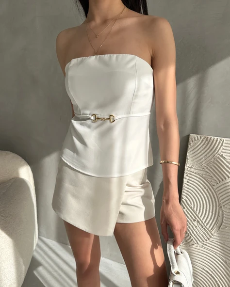 Straplez Beli Toka Detaylı Crep Bluz ürün görseli 1