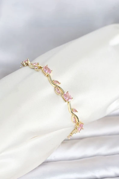 Pirinç Gold Renk Pembe Zirkon Taşlı Çiçek Model Kadın Bileklik TJ-BB8538 ürün görseli 1