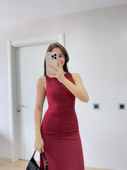 Kadın Bürümcük Kumaşlı İçi Astarlı Üzgülü Kolsuz Büzgülü Uzun Elbise - Kırmızı ürün görseli 1